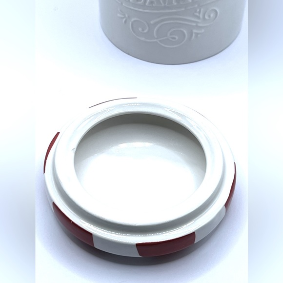 Hallmark Season's Treatings Holidays Ceramic White Jar Peppermint Candy Lid - Picture 5 of 8
